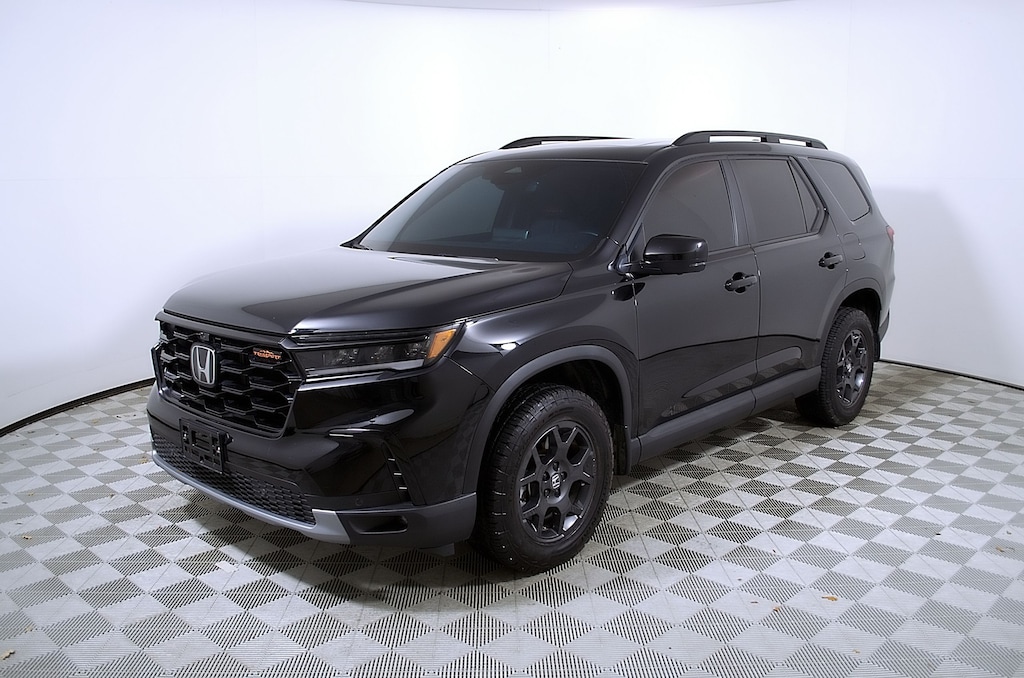 Used 2025 Honda Pilot TrailSport SUV