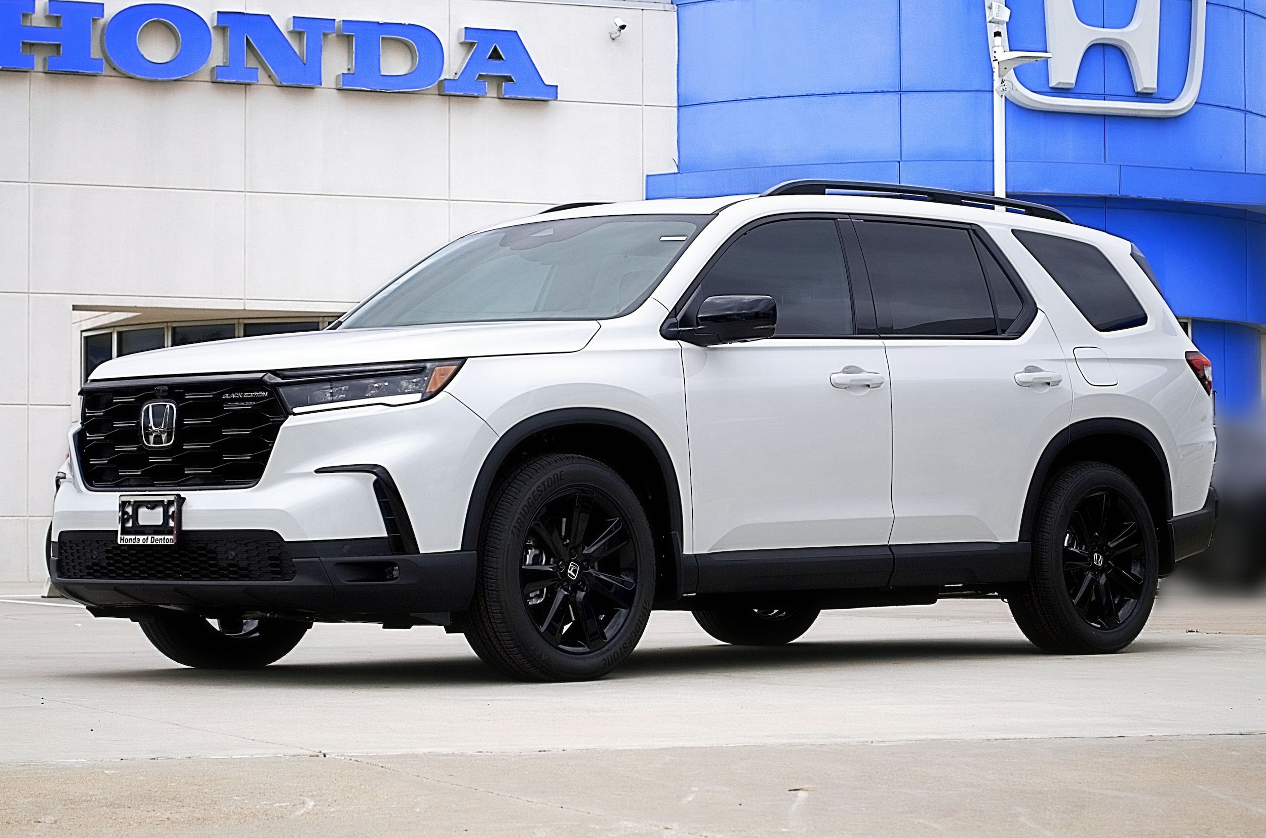 2025 Honda Pilot Black Edition's photo