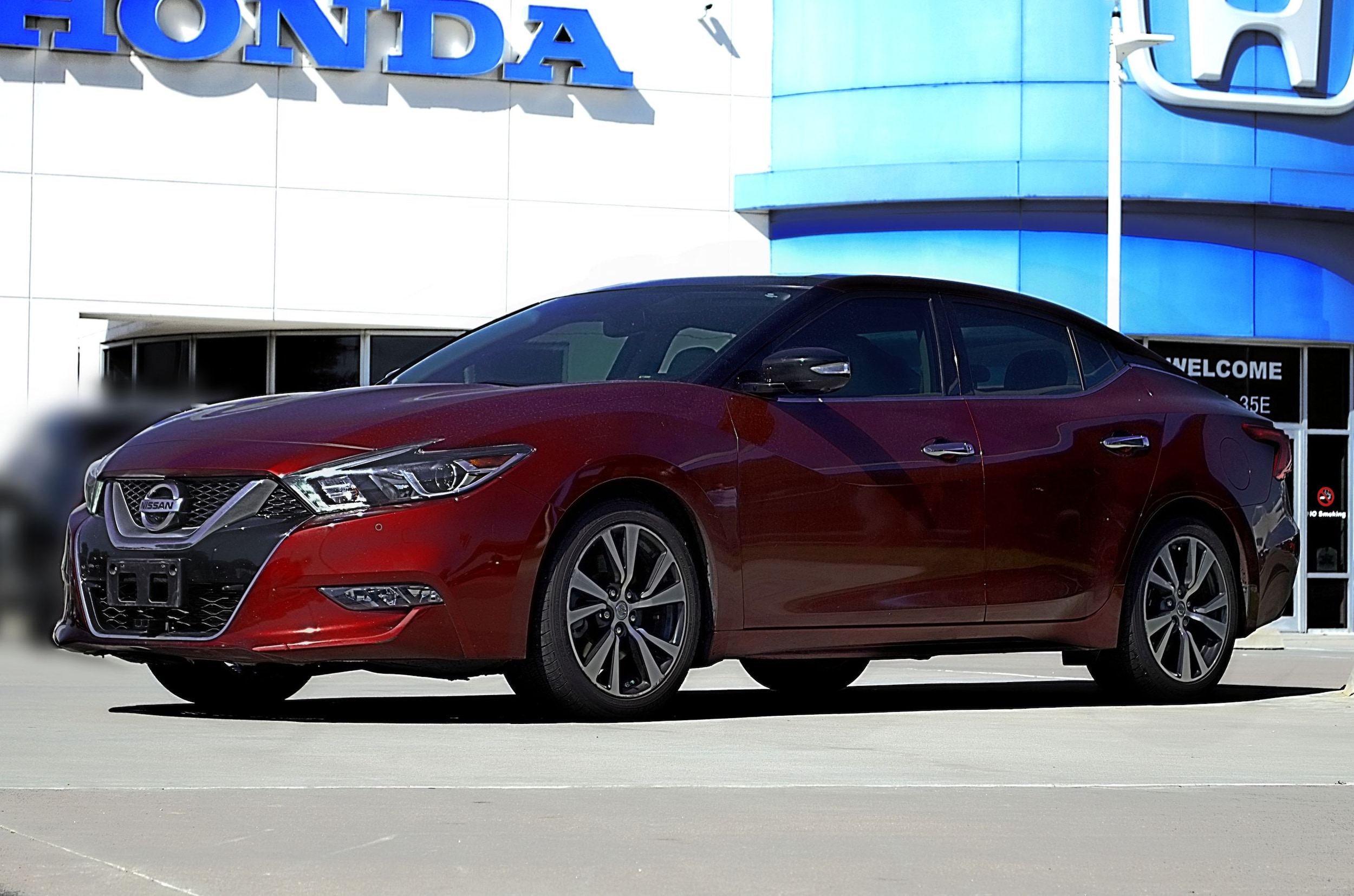 2016 Nissan Maxima Platinum's photo