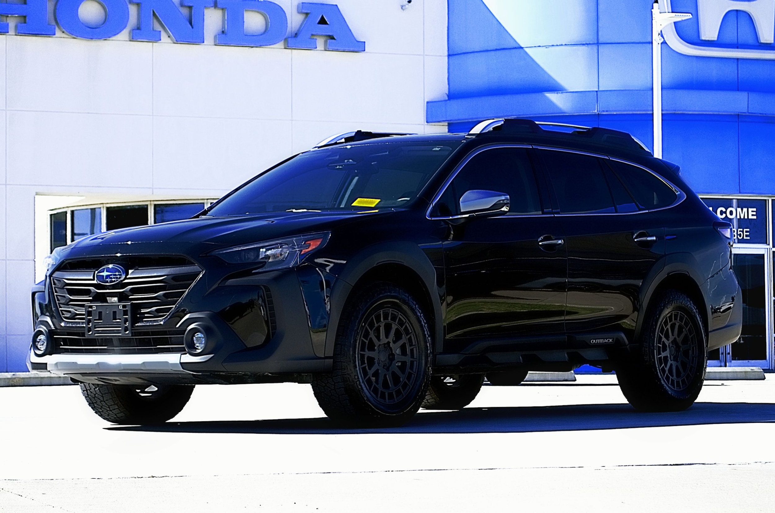 2025 Subaru Outback Touring's photo