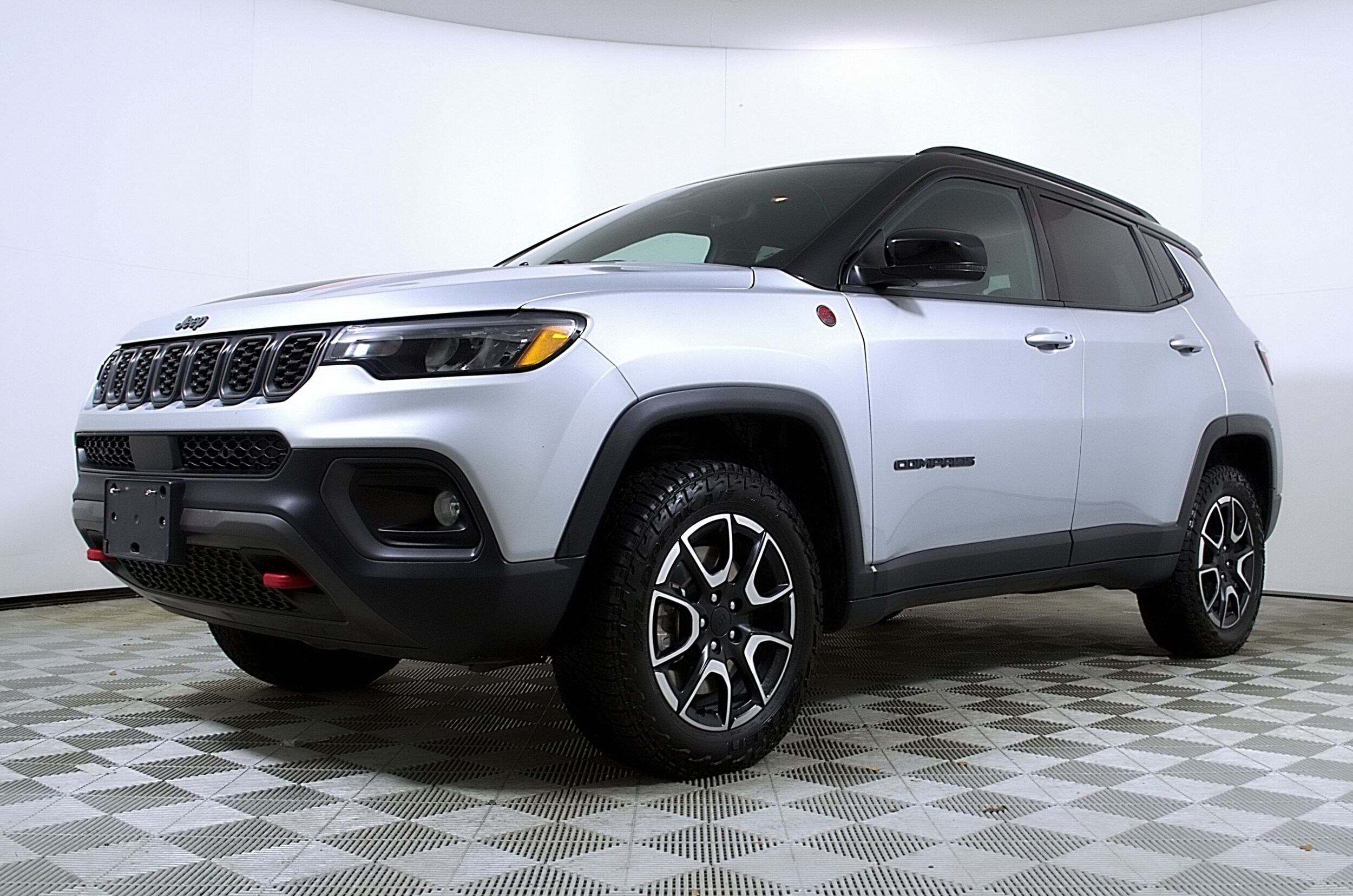 2024 Jeep Compass Trailhawk photo 2