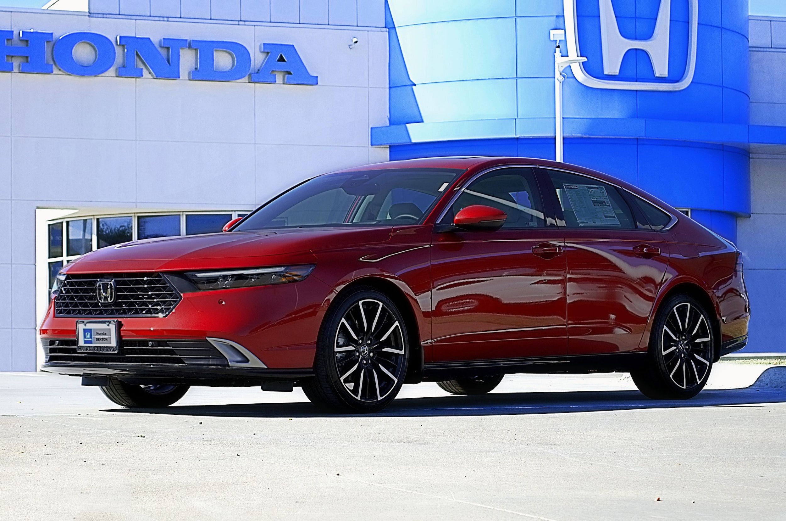 2025 Honda Accord Hybrid Touring's photo