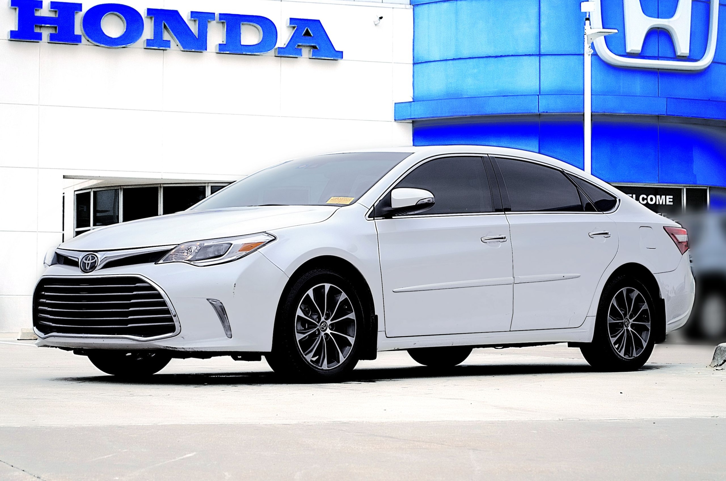2017 Toyota Avalon XLE Premium's photo