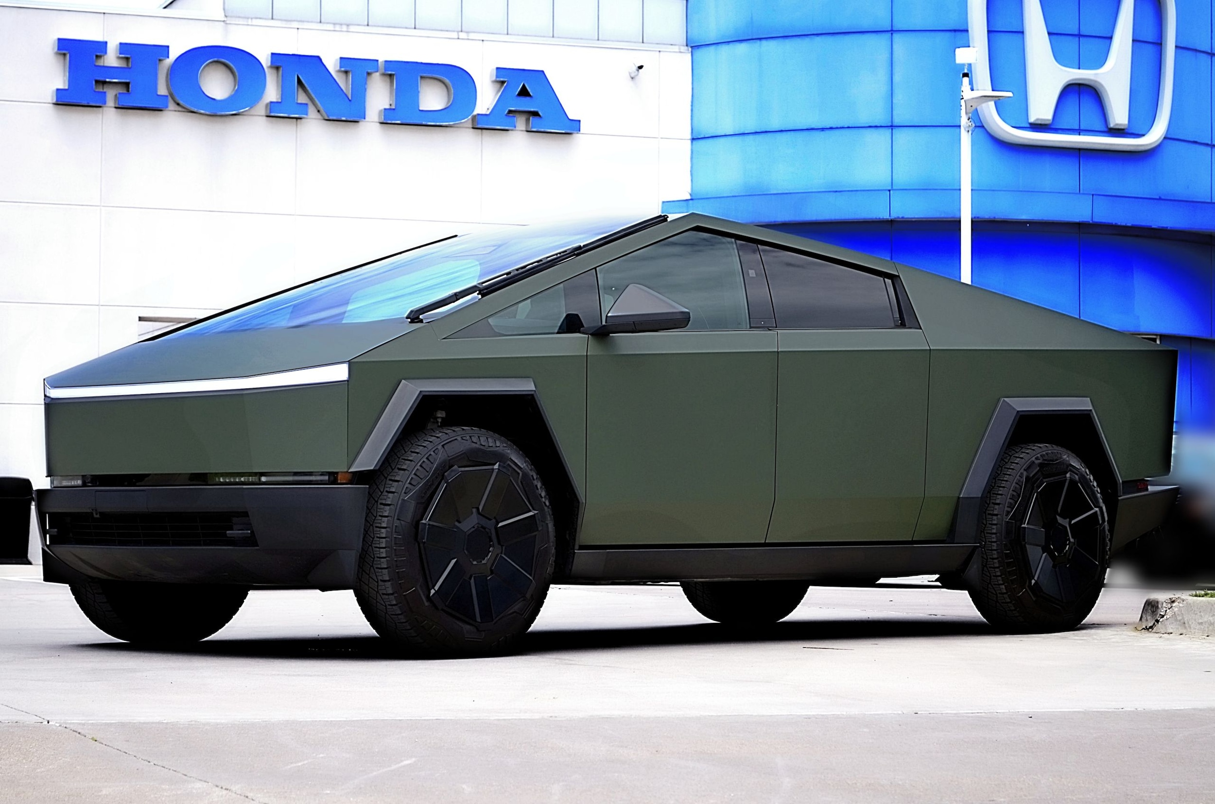2024 Tesla Cybertruck Cyberbeast's photo