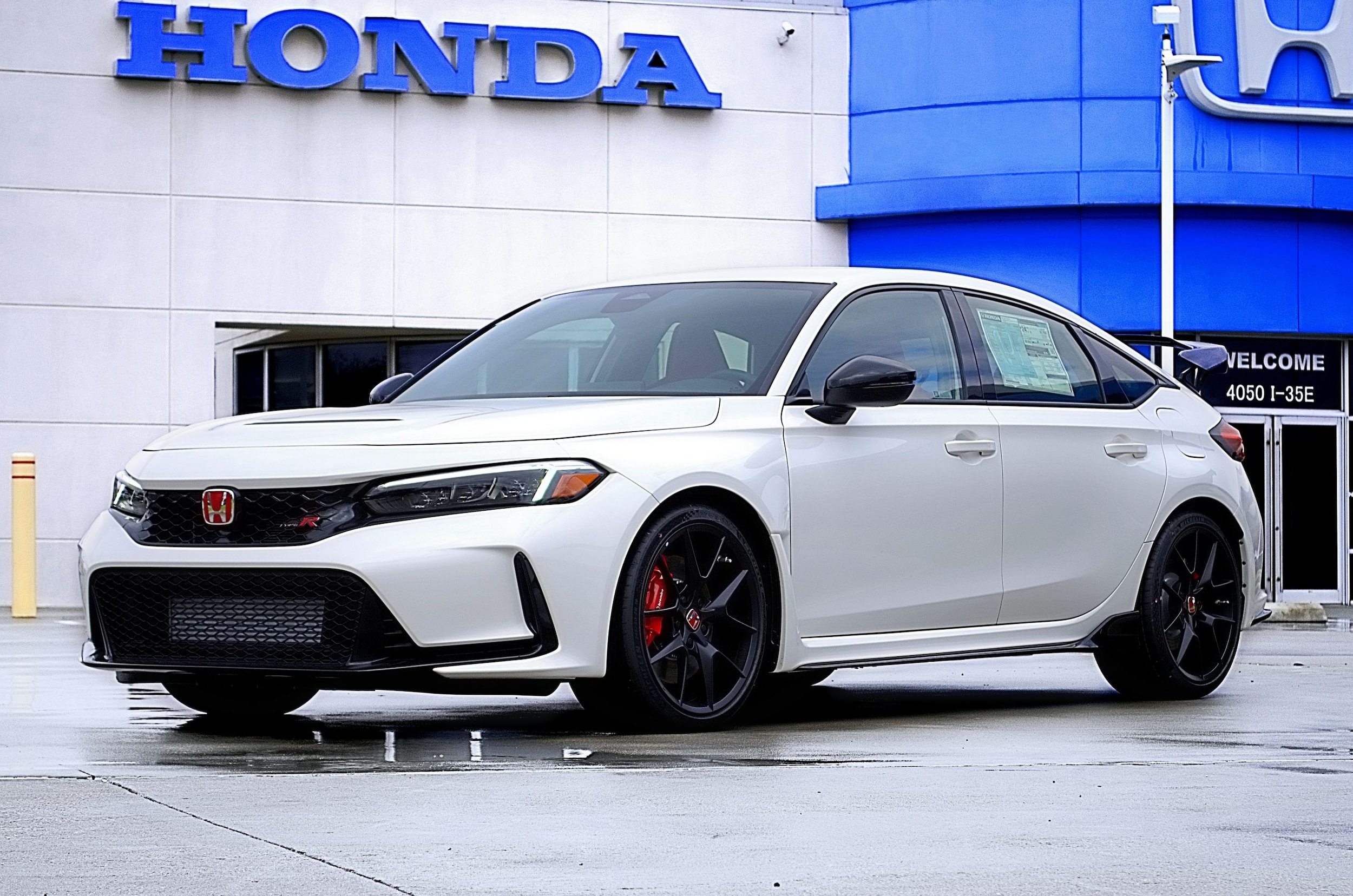 2025 Honda Civic Hatchback Type-R's photo