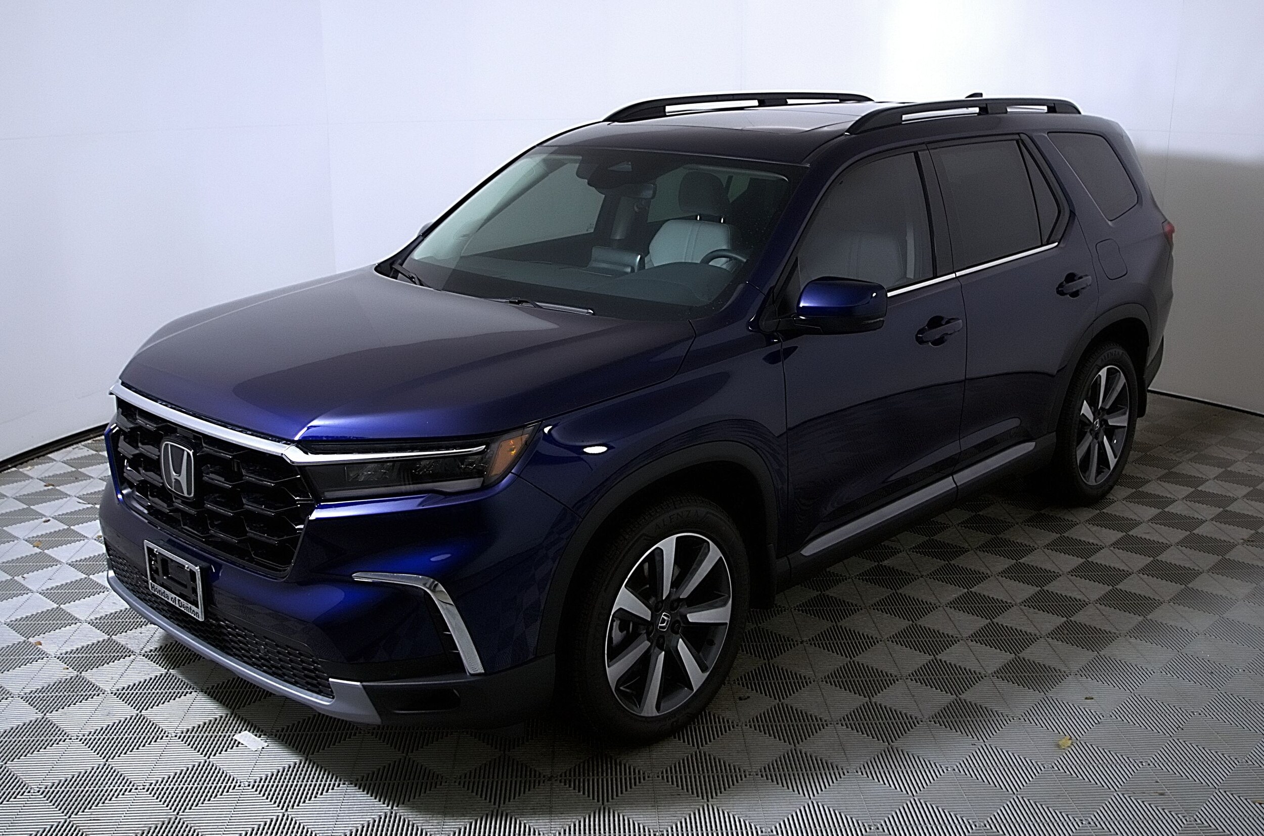 2025 Honda Pilot Touring photo 3