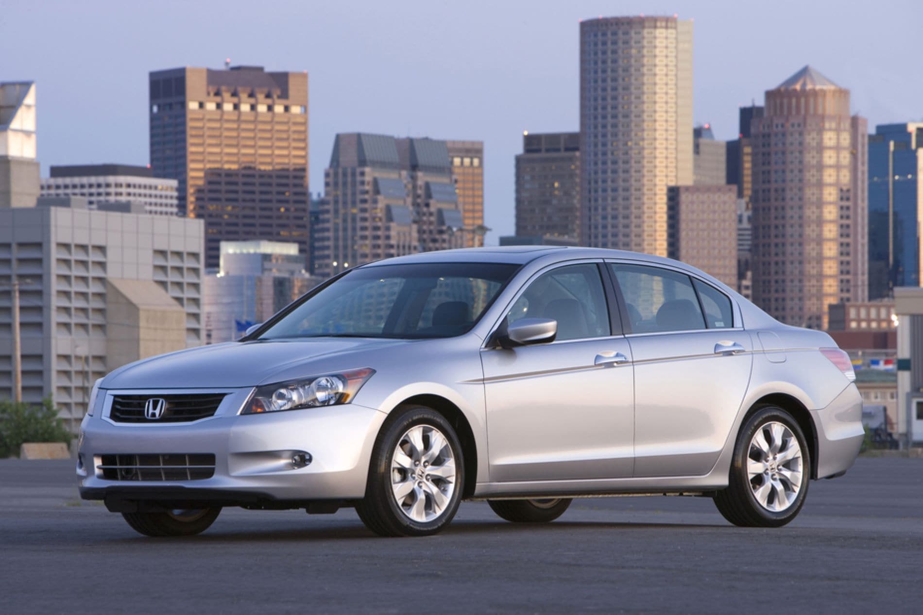 A 2008 Honda Accord fifth generation coupe