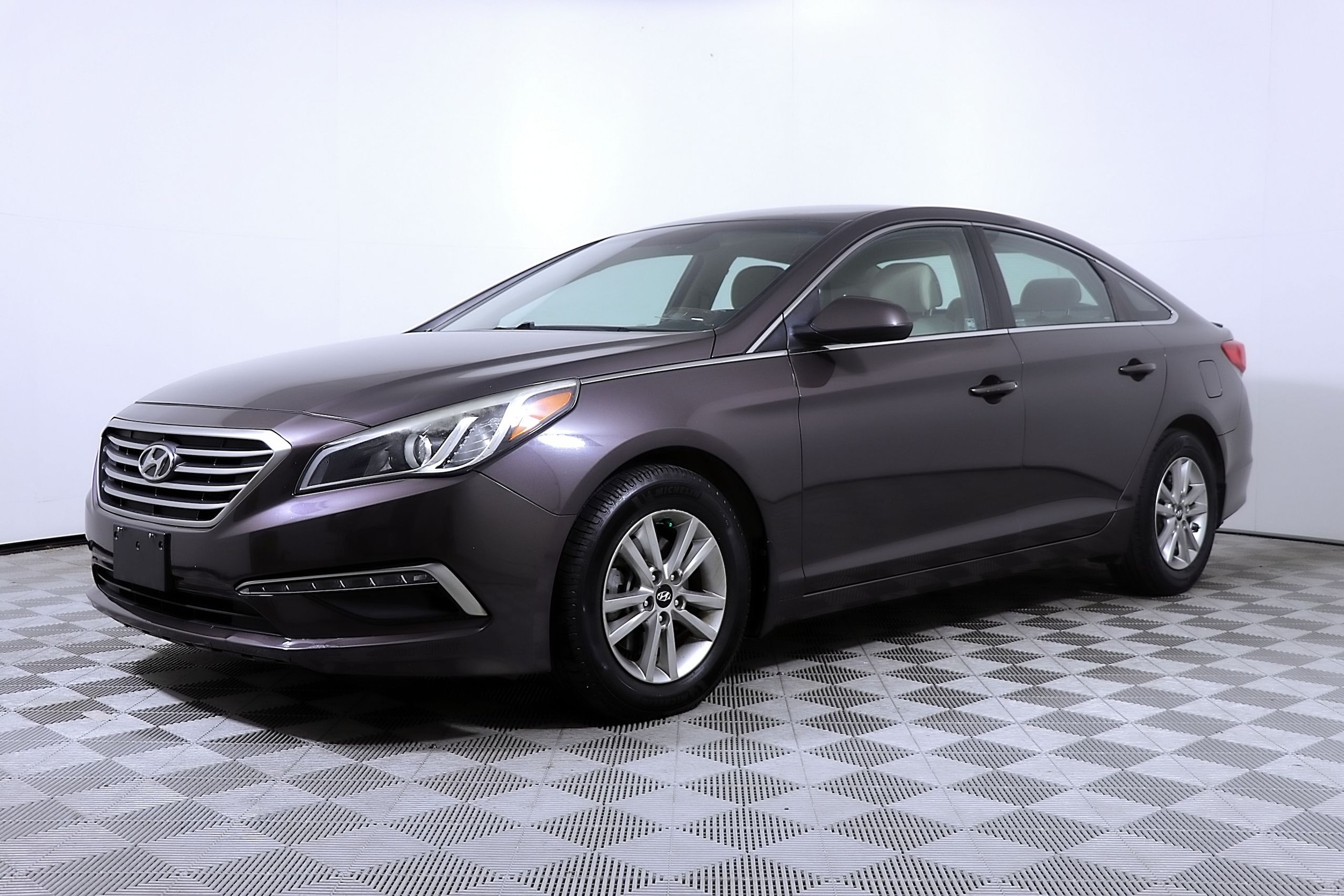 Used 2015 Hyundai Sonata SE with VIN 5NPE24AF5FH055307 for sale in Denton, TX