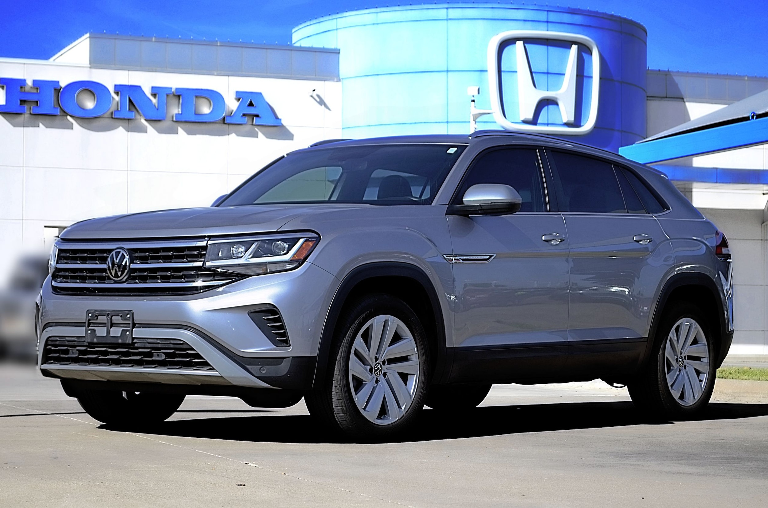 Used 2023 Volkswagen Atlas Cross Sport 3.6L V6 SE w/Technology