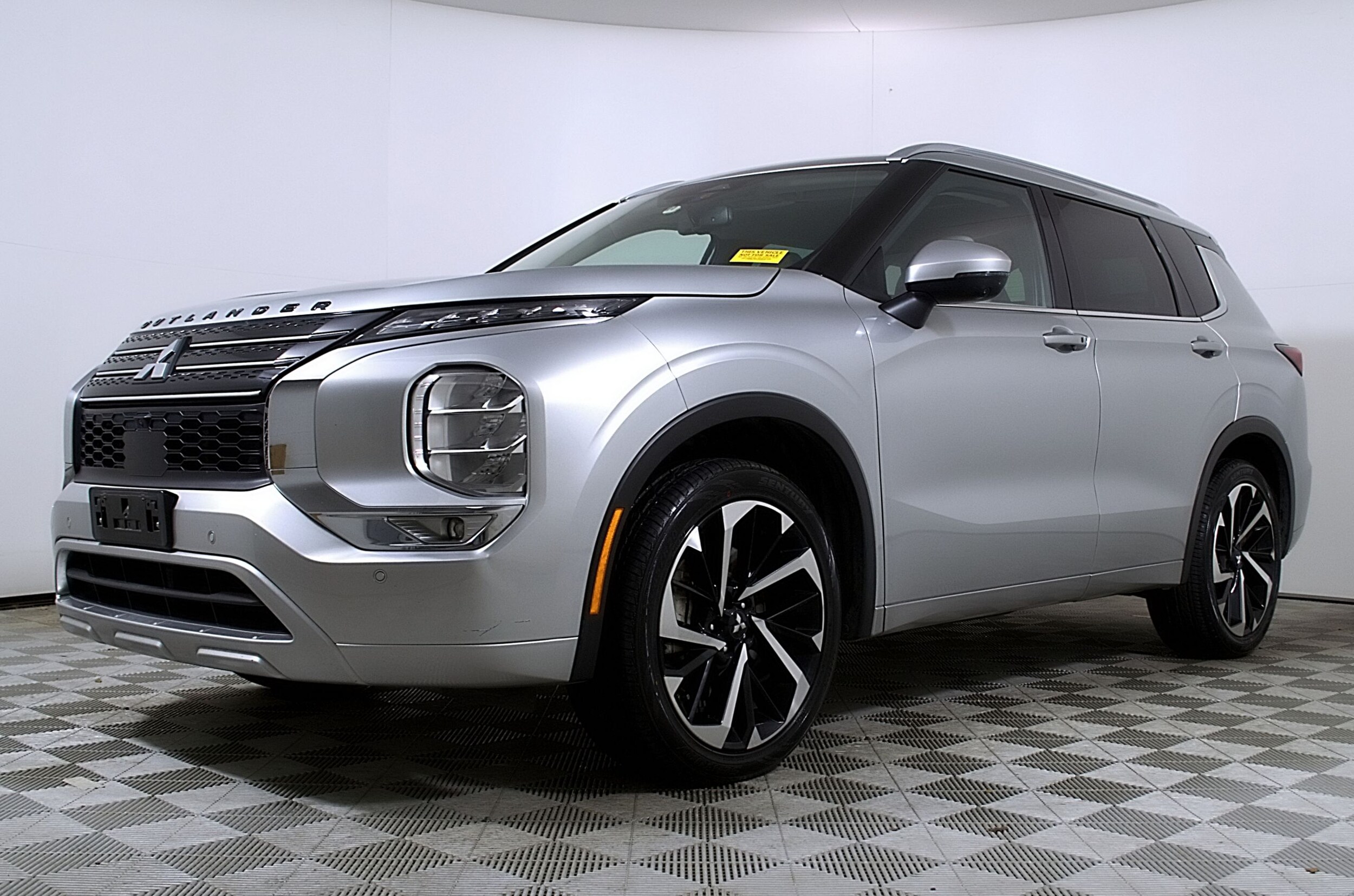 2022 Mitsubishi Outlander SEL photo 2