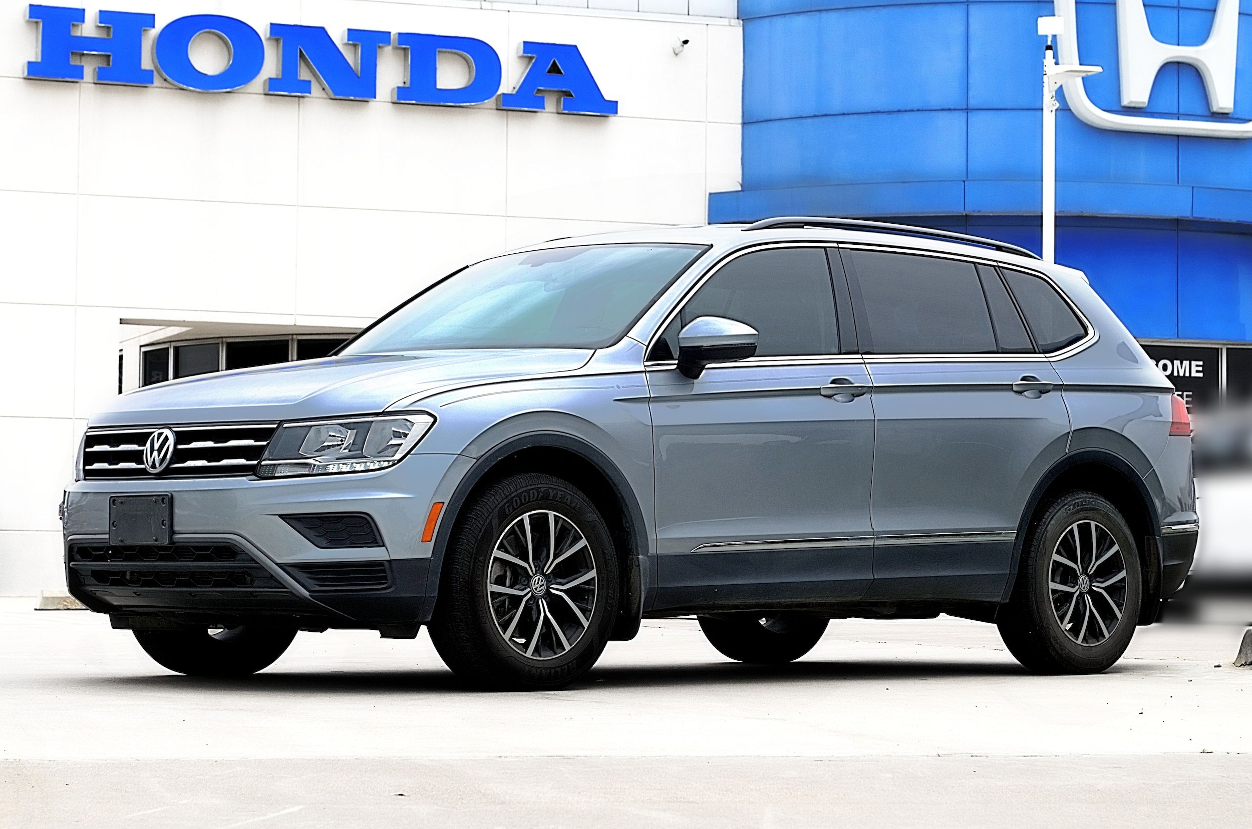 2021 Volkswagen Tiguan 2.0T SE's photo