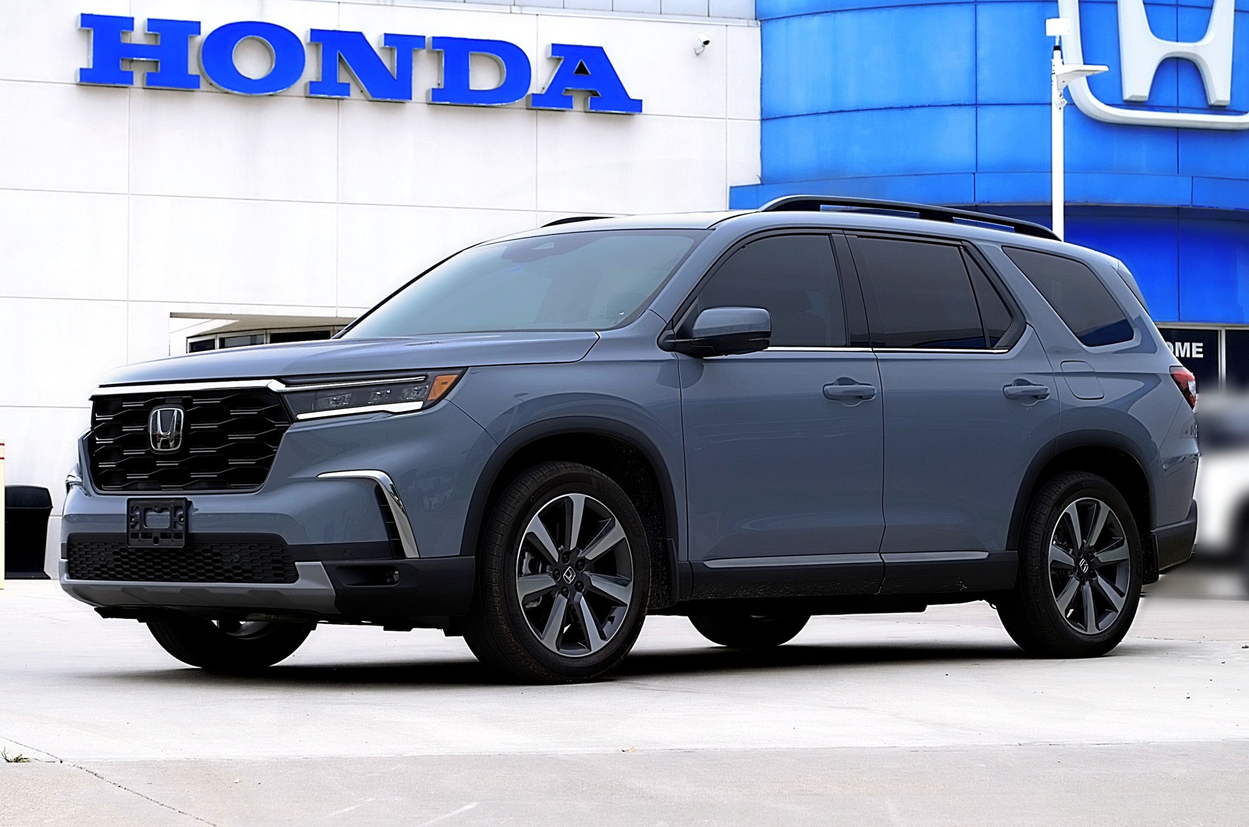 2024 Honda Pilot Touring 2WD's photo