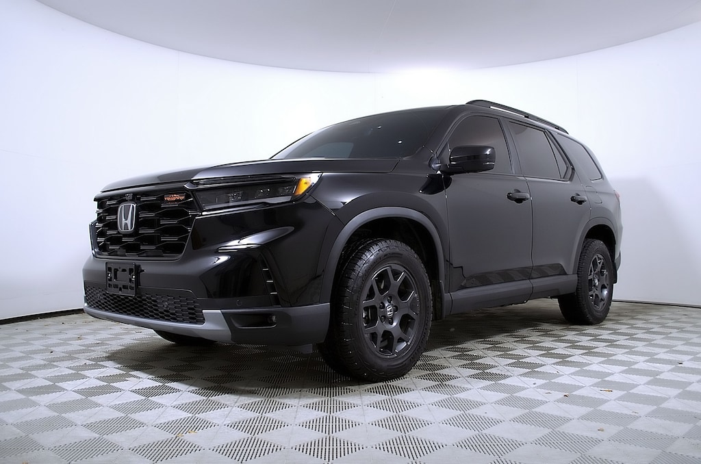 Used 2025 Honda Pilot TrailSport SUV
