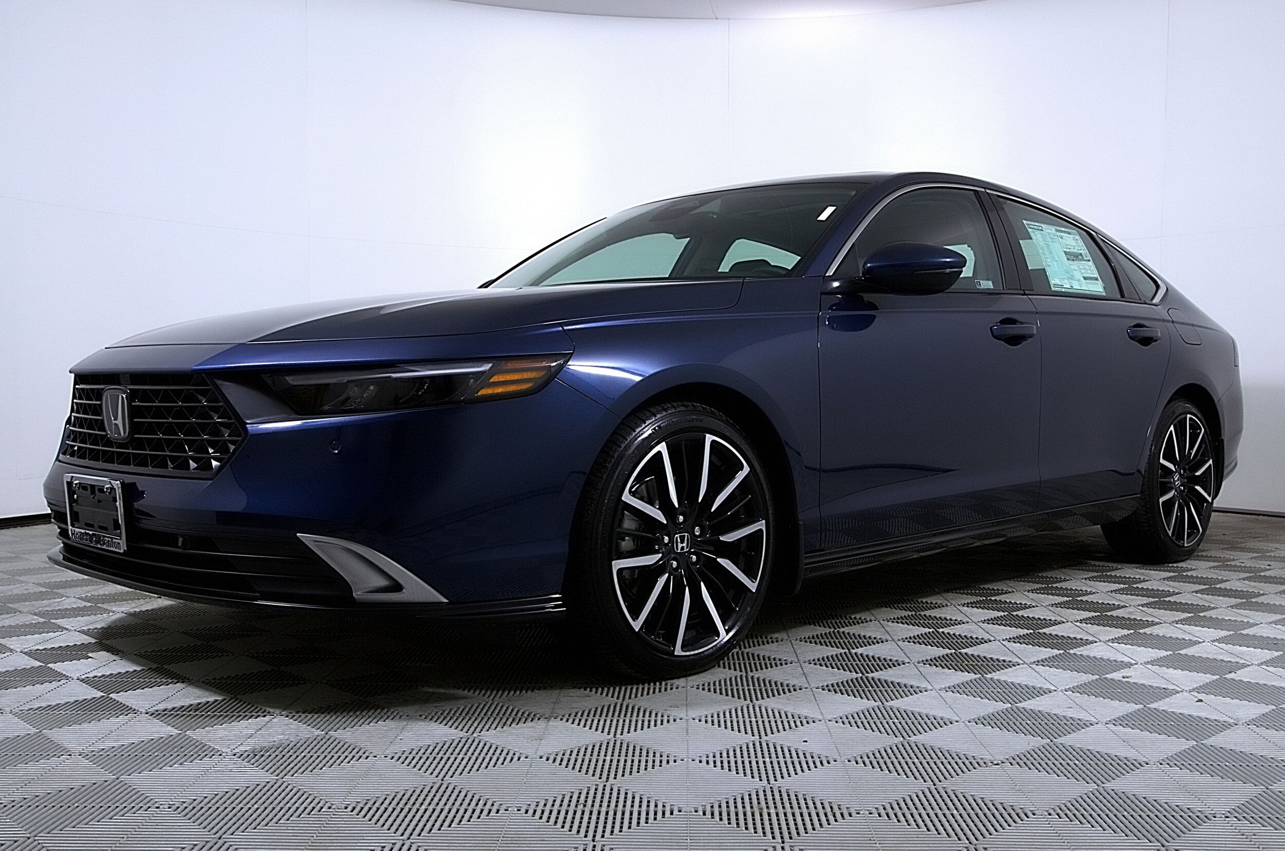 2025 Honda Accord Hybrid Touring photo 2