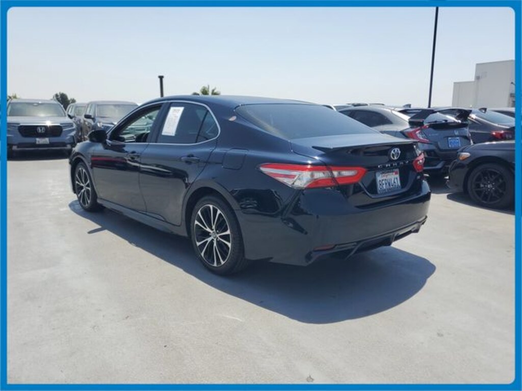 Used 2018 Toyota Camry SE Sedan