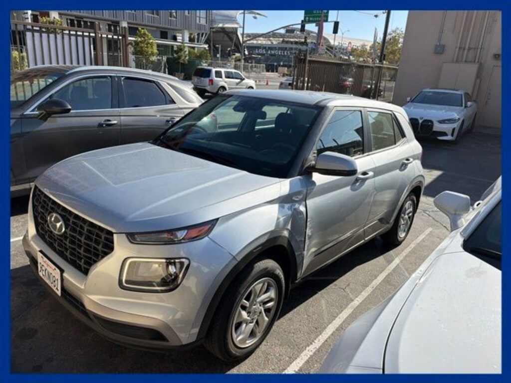 Used 2023 Hyundai Venue SE SUV