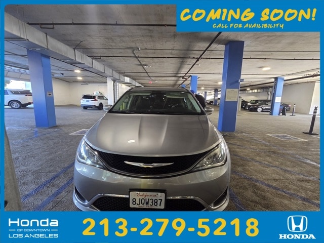 2018 Chrysler Pacifica Touring L's photo