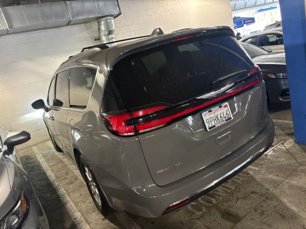 Used 2022 Chrysler Pacifica Touring L Van Passenger Van