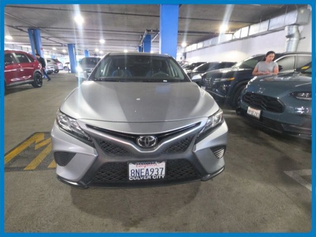 Used 2019 Toyota Camry SE Sedan
