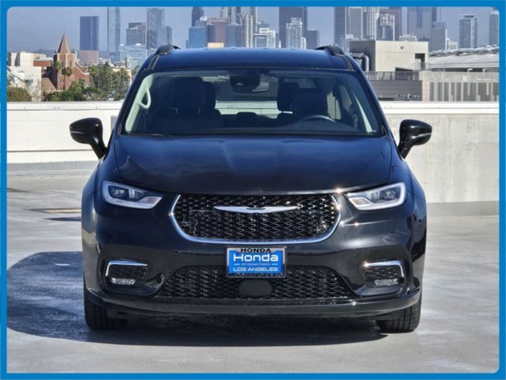 Used 2022 Chrysler Pacifica Touring L Van Passenger Van