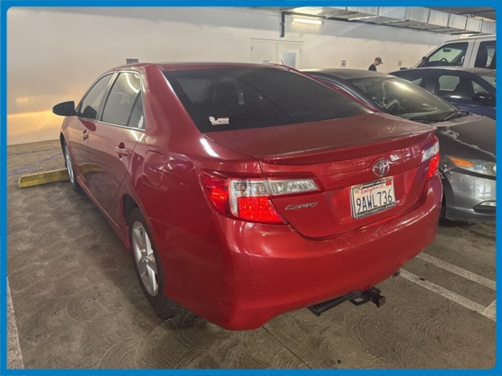Used 2014 Toyota Camry SE Sedan