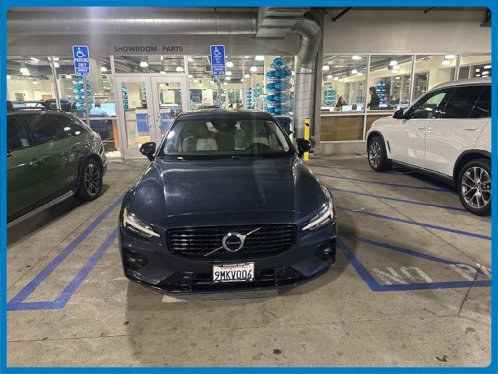 Used 2021 Volvo S60 T5 Momentum Sedan