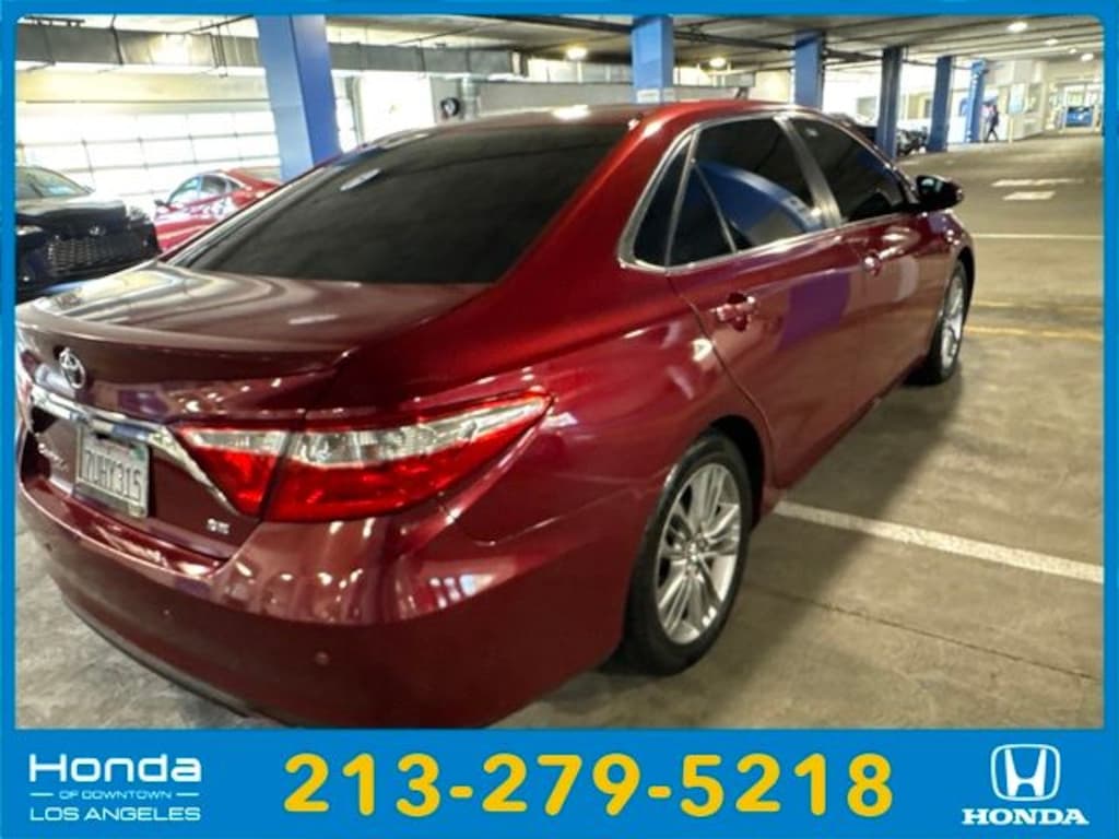 Used 2017 Toyota Camry SE Sedan