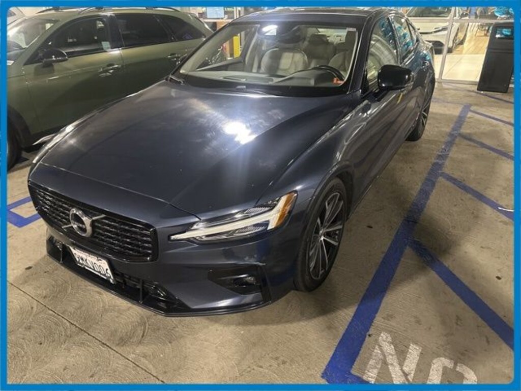 Used 2021 Volvo S60 T5 Momentum Sedan