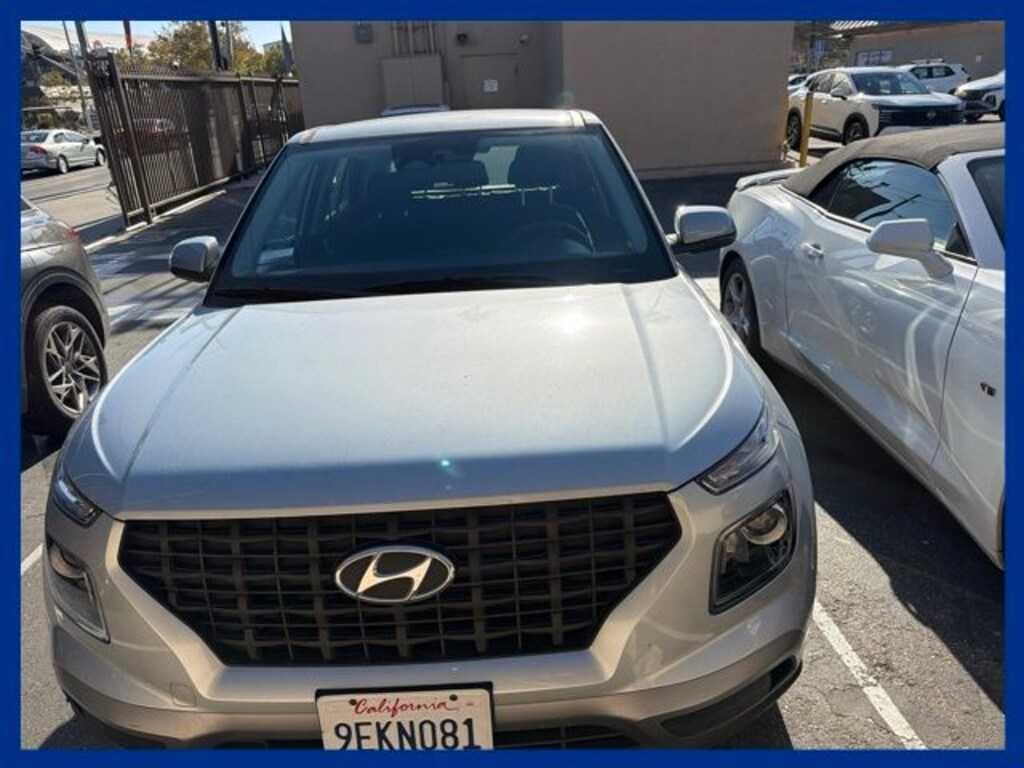 Used 2023 Hyundai Venue SE SUV