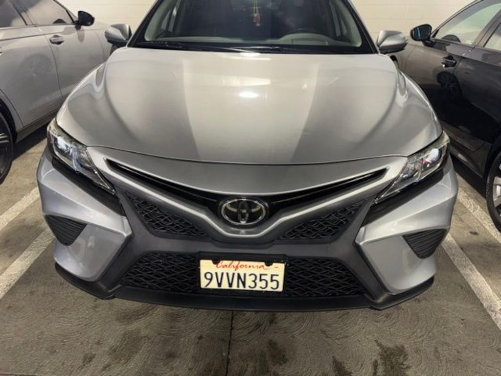 Used 2020 Toyota Camry SE Sedan
