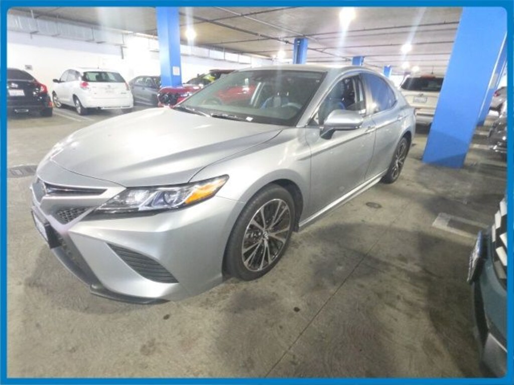 Used 2019 Toyota Camry SE Sedan