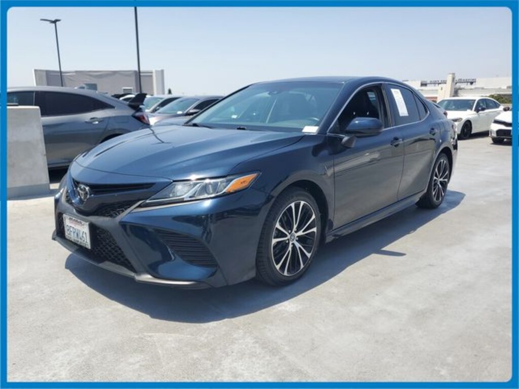 Used 2018 Toyota Camry SE Sedan