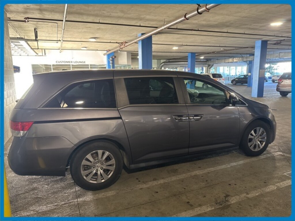 Used 2016 Honda Odyssey SE Van Passenger Van
