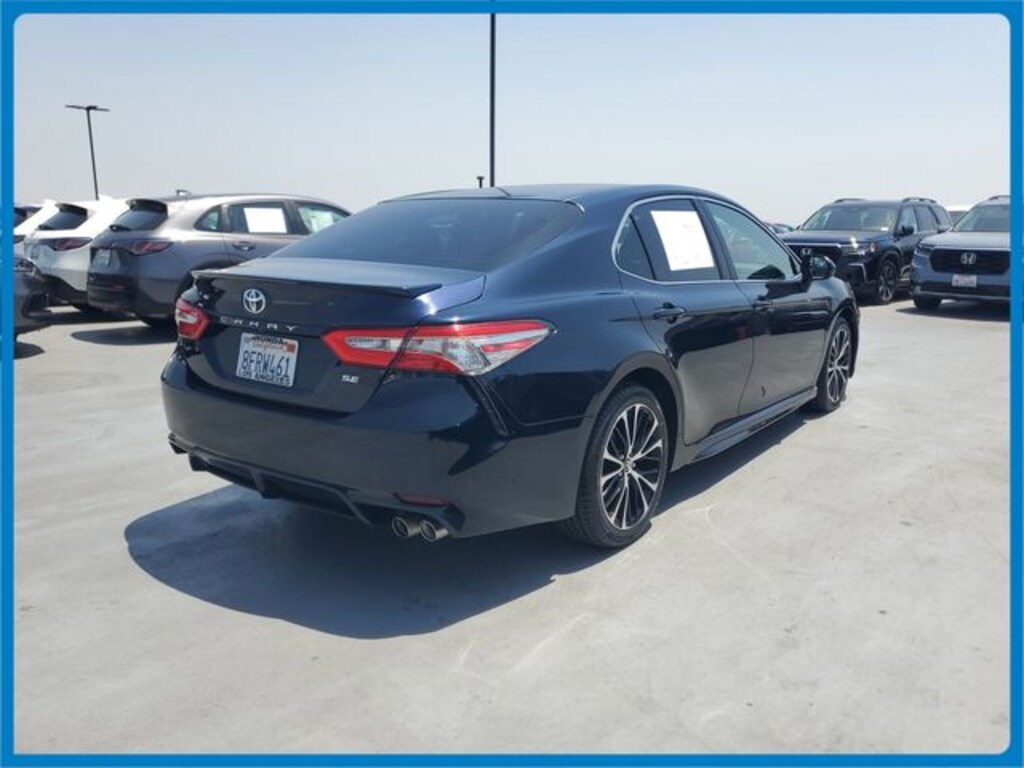 Used 2018 Toyota Camry SE Sedan