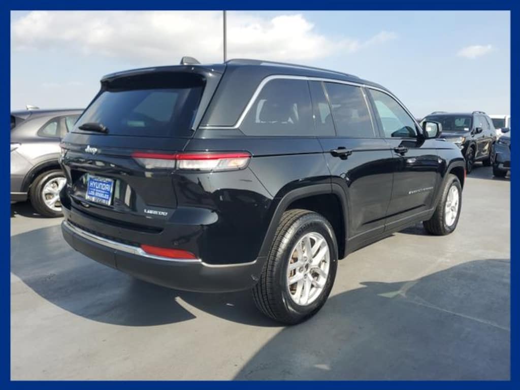 Used 2023 Jeep Grand Cherokee Laredo SUV