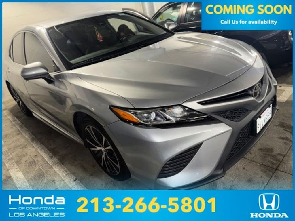 Used 2020 Toyota Camry SE Sedan