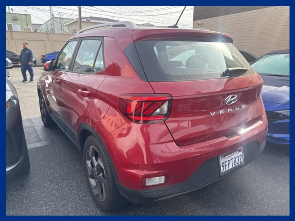 Used 2023 Hyundai Venue SEL SUV