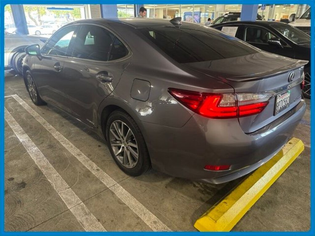 Used 2017 Lexus ES 300h Sedan