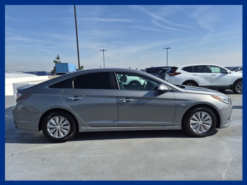 Used 2017 Hyundai Sonata Hybrid SE Sedan
