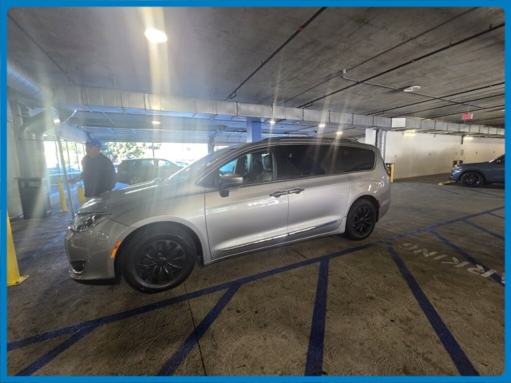 Used 2018 Chrysler Pacifica Touring L Van