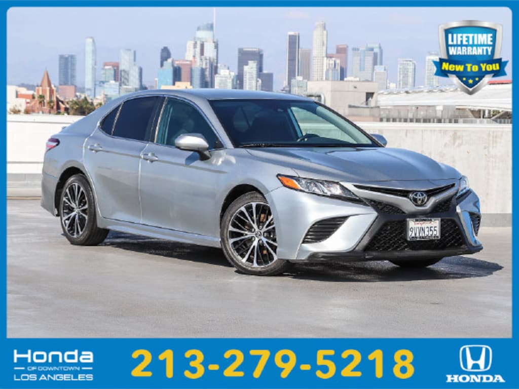Used 2020 Toyota Camry SE Sedan