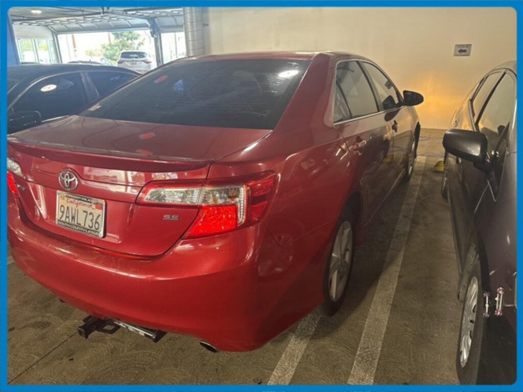 Used 2014 Toyota Camry SE Sedan