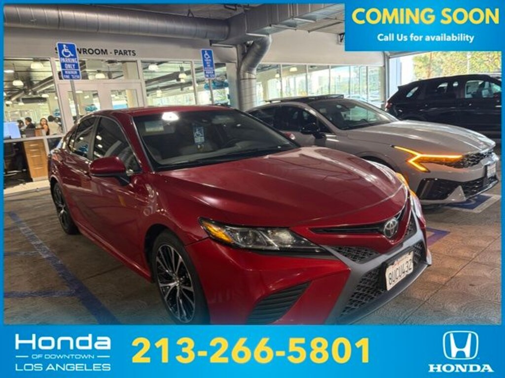 Used 2019 Toyota Camry SE Sedan
