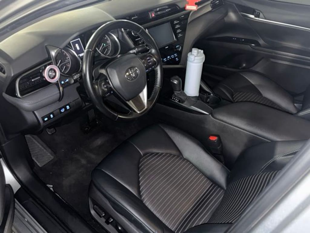 Used 2020 Toyota Camry SE Sedan