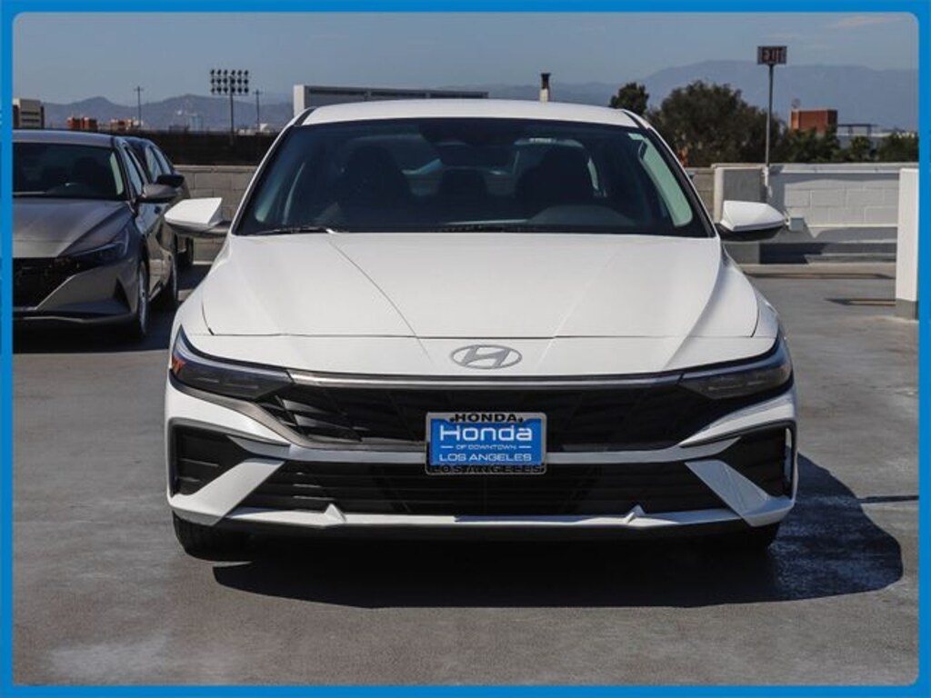 Used 2024 Hyundai Elantra SE Sedan