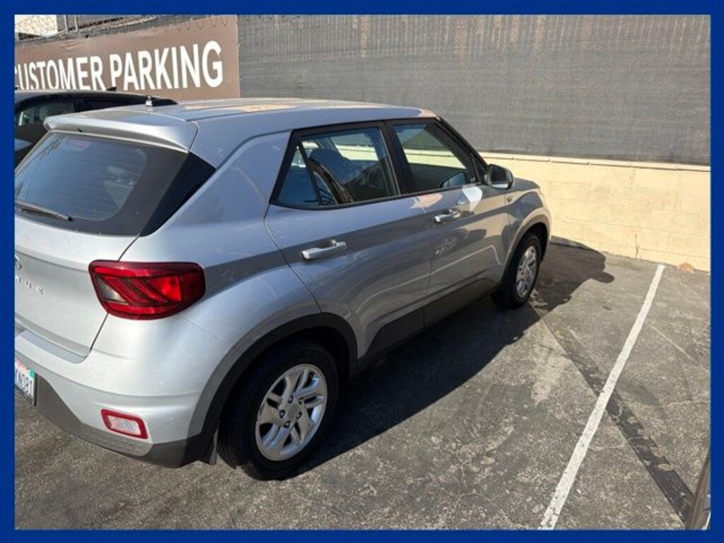 Used 2023 Hyundai Venue SE SUV