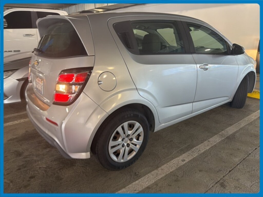 Used 2020 Chevrolet Sonic LT w/1FL Hatchback