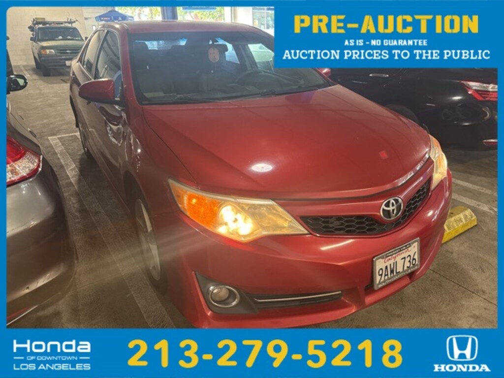 Used 2014 Toyota Camry SE Sedan