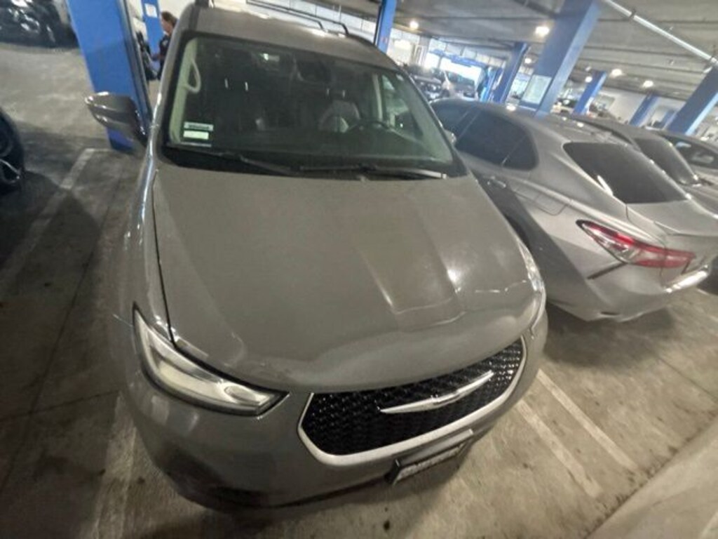 Used 2022 Chrysler Pacifica Touring L Van Passenger Van