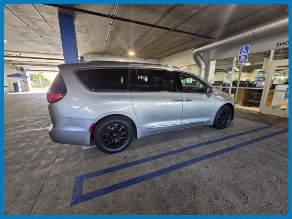 Used 2018 Chrysler Pacifica Touring L Van